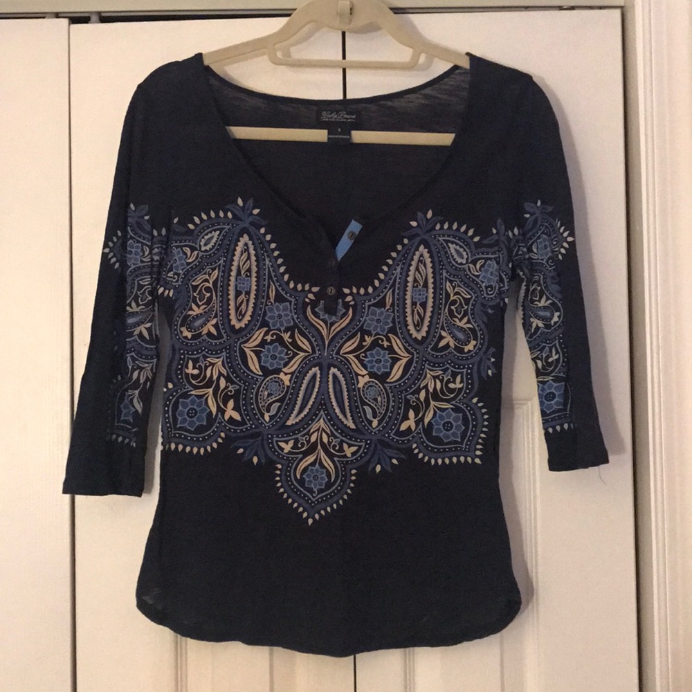Blue patterned quarter length sleeve top